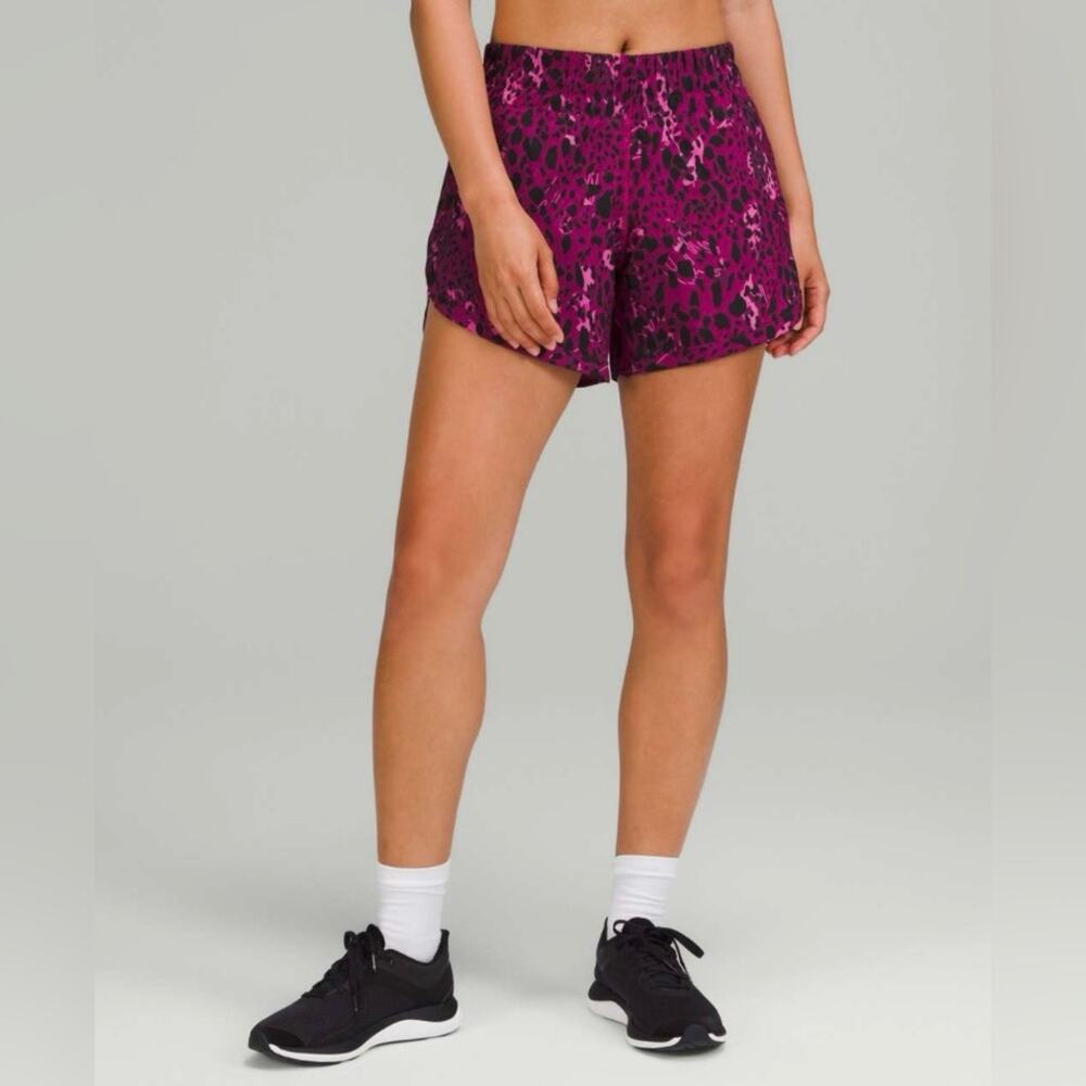 Lululemon Track That Mi-Rise Lined Short 5" Size 4 - Picture 2 of 9